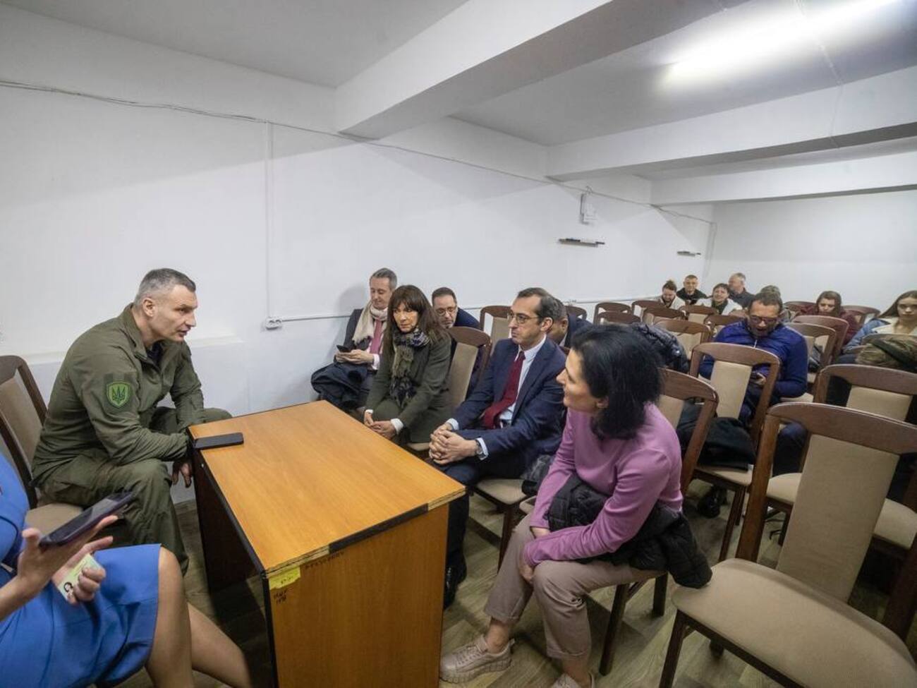 Мэры Киева и Парижа провели встречу в укрытии