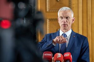 Раньше Кариньш заявлял, что не собирается уходить в отставку из-за скандала