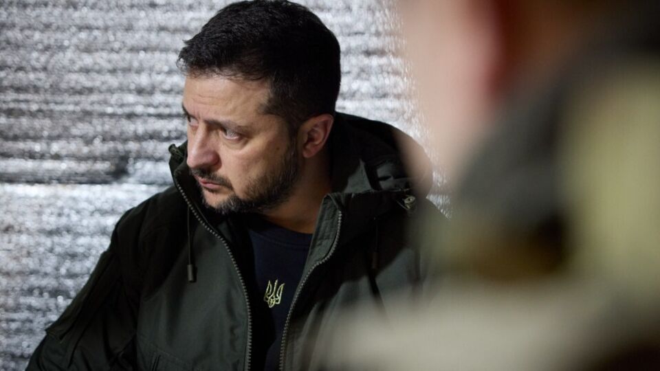 Зеленський: Дуже складно воювати з ворогом, у якого артилерійський снаряд б'є 20 км плюс, а в тебе він б'є 20 км мінус
