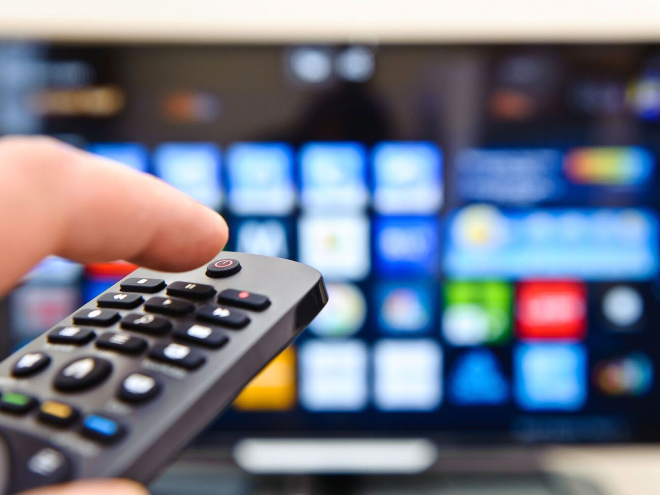 Замість телемарафону українські глядачі деякий час бачили пропагандистський контент РФ