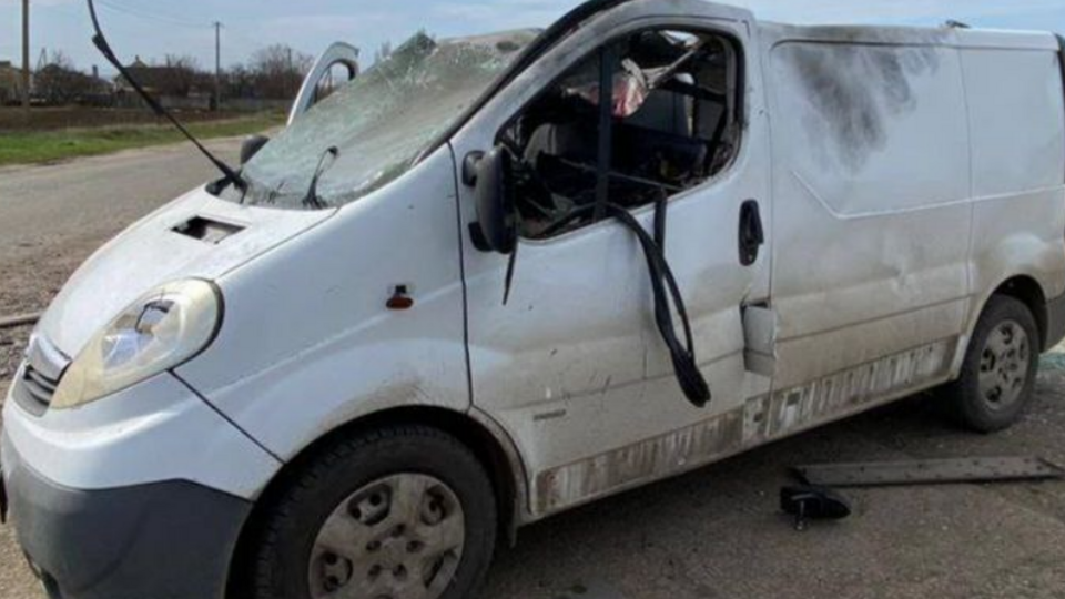 У машині, яку атакував російський дрон під Нікополем, їхало двоє чоловіків, один загинув