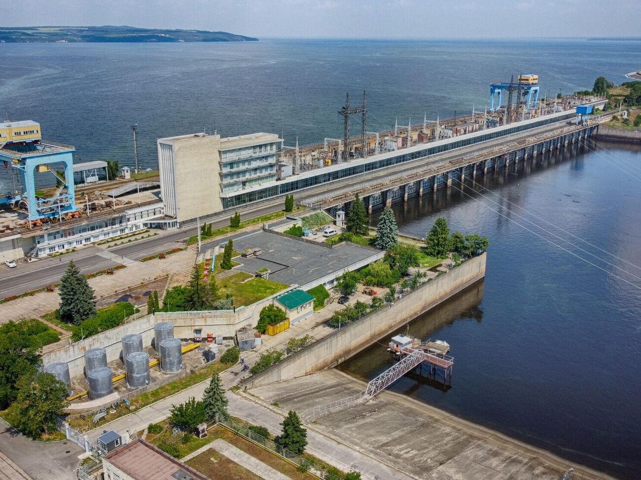 Дністровська ГЕС потрапила під удар російських окупантів. Її руйнування може стати катастрофою не лише для України, але й для Молдови, наголосив Зеленський