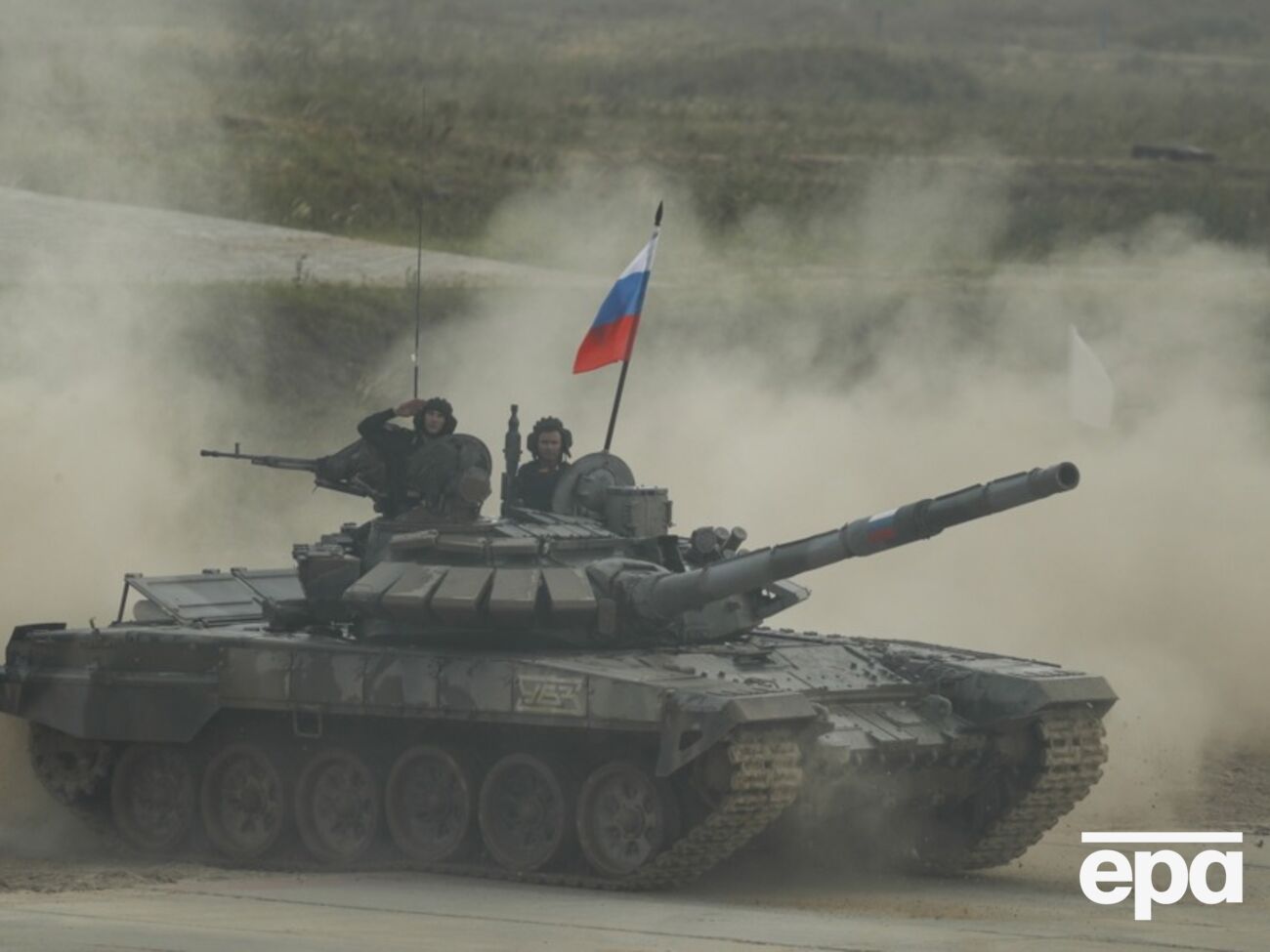 Россияне перебрасывают бронетехнику в Крым