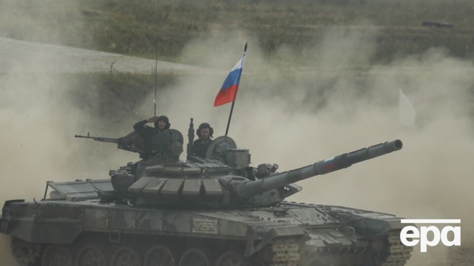 Росіяни перекидають бронетехніку в Крим
