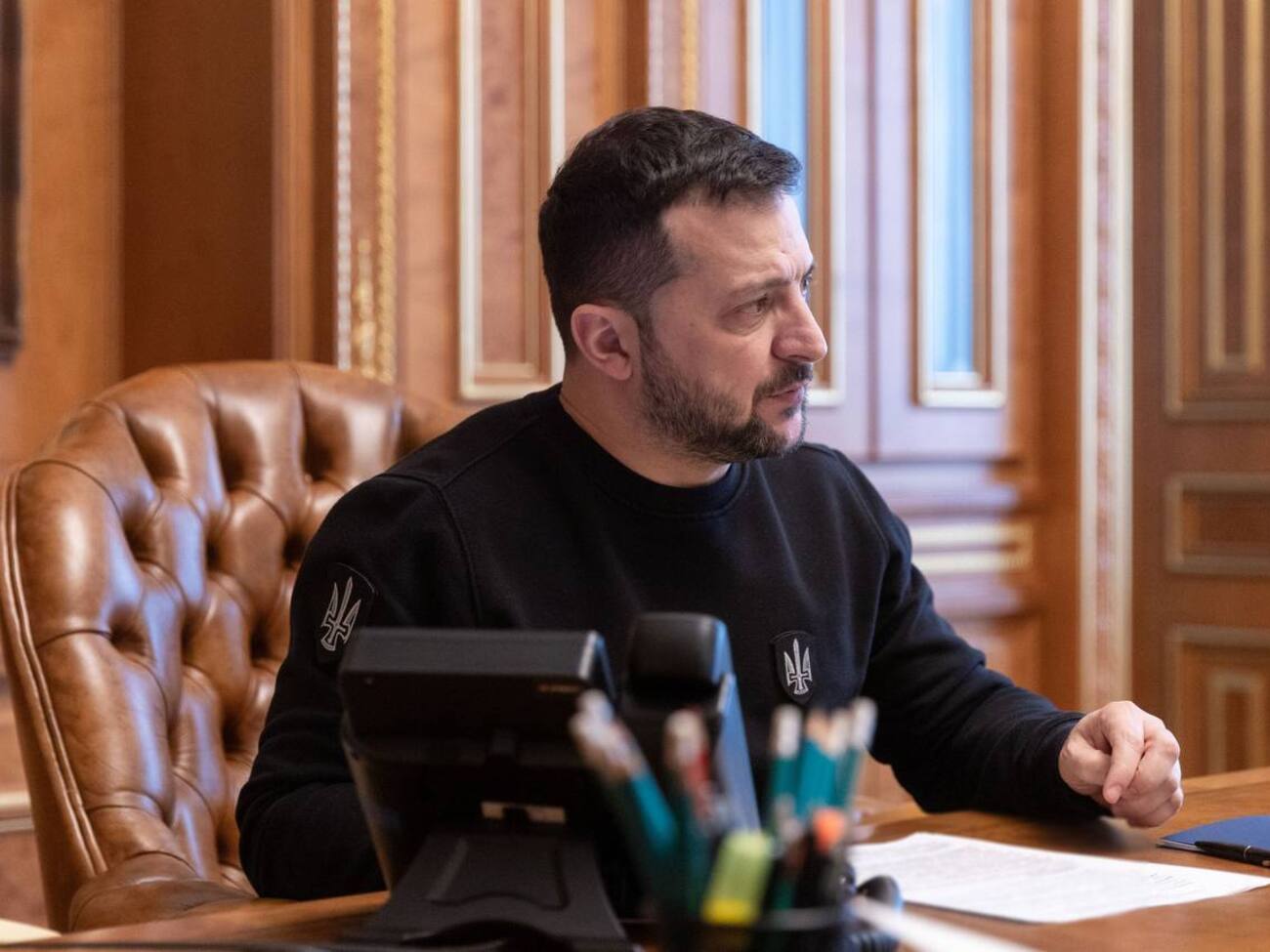 Зеленський на засіданні ставки заявив про необхідність активніше вести роботу з партнерами для постачань Україні зброї та боєприпасів