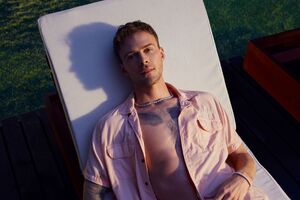 Барских: Однажды мне удалось найти один день, чтобы провести его у моря. Там я нащупал необходимую эмоцию для будущей песни и клипа