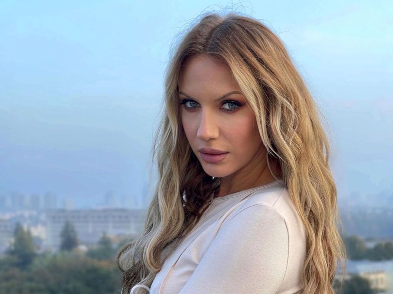 Нікітюк народилася в Хмельницькому 19 жовтня 1987 року