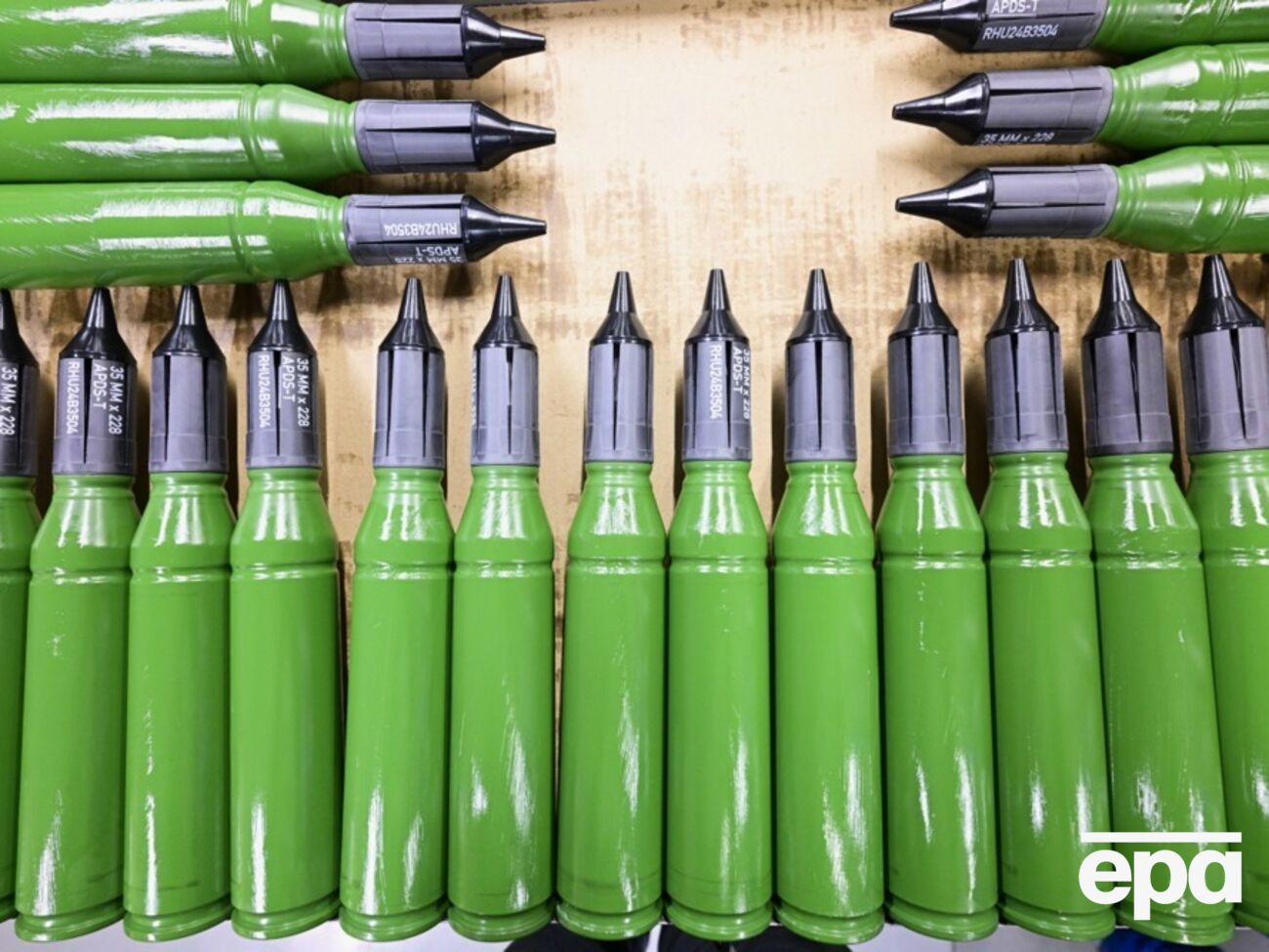 Європі бракує нітроцелюлози для виробництва снарядів, але західні компанії продають її Росії