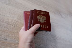 Окупанти примушують українців на окупованих територіях отримувати російські паспорти