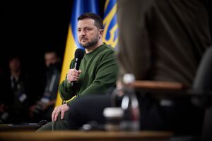 Російське суспільство "має навчитися жити без бензину, без дизеля, без електрики" і це справедливо, вважає Зеленський