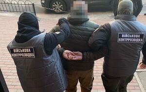 По данным контрразведки СБУ, мужчина планировал шпионить за десантниками под видом капеллана