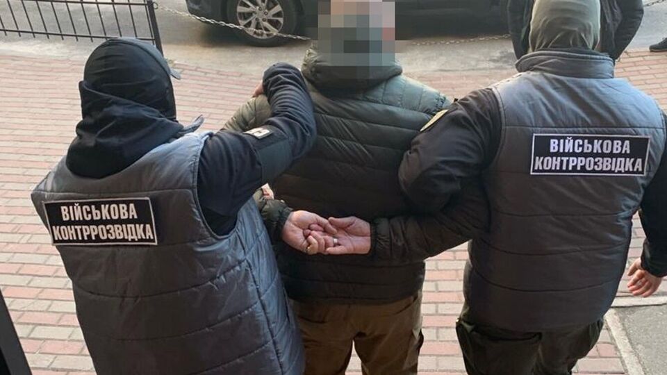 За даними контррозвідки СБУ, чоловік планував шпигувати за десантниками під виглядом капелана