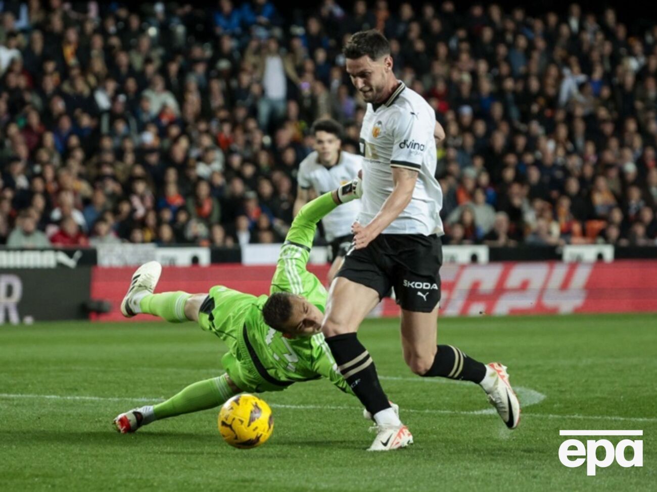 Яремчук забивает Лунину в матче "Реал" – "Валенсия"