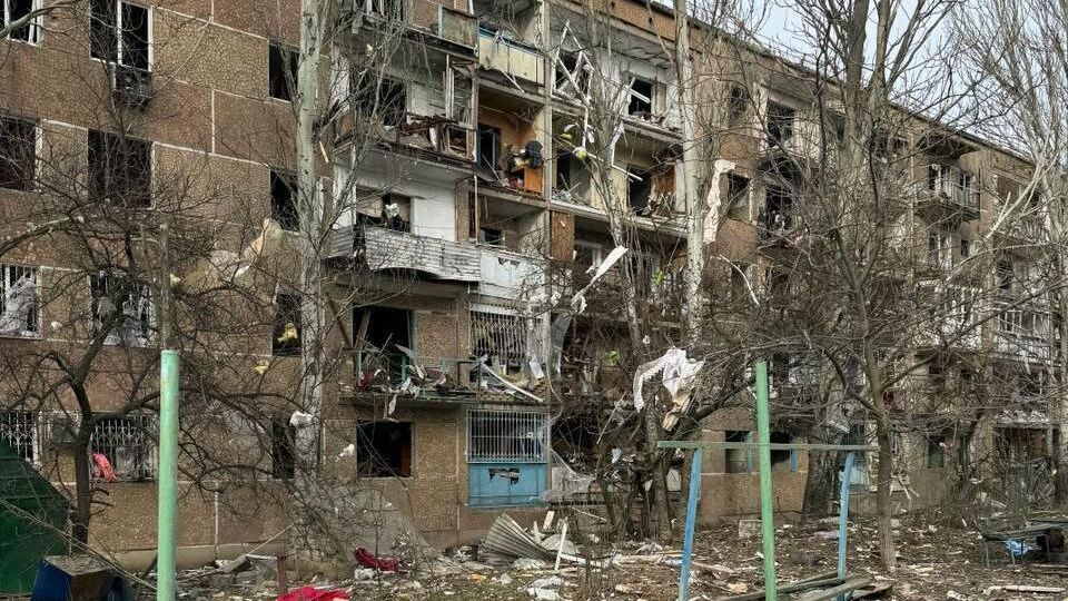 В результате удара повреждены 15 домов