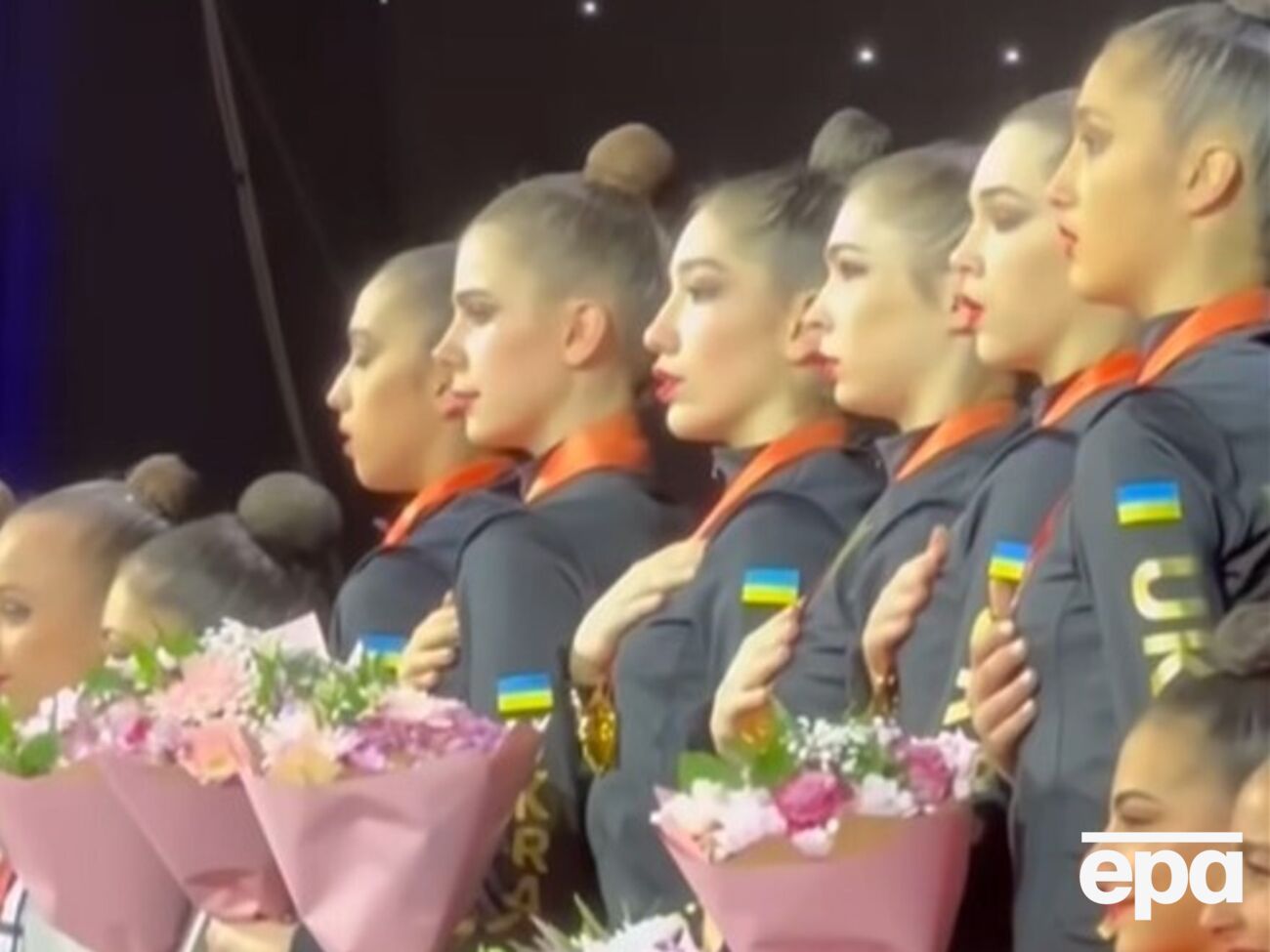 Сборная победила в упражнениях "пять обручей" и "три ленты + два мяча"