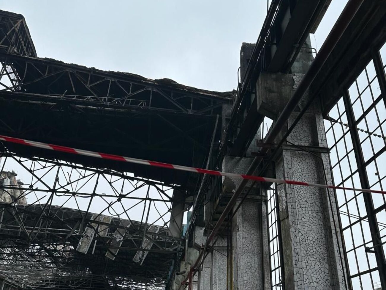 На підприємстві триває розбирання завалів