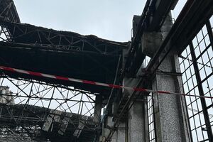 На предприятии продолжается разбор завалов