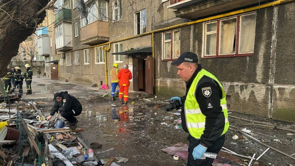 На третьем этаже пятиэтажного жилого дома в Белой Церкви взорвался неизвестный предмет