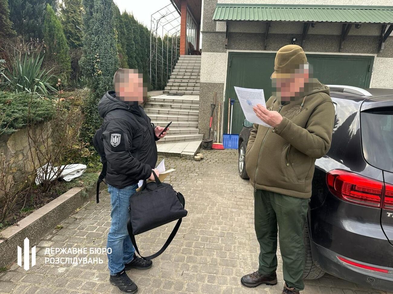 Подозрение получили восемь чиновников