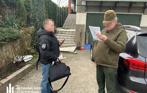 Подозрение получили восемь чиновников