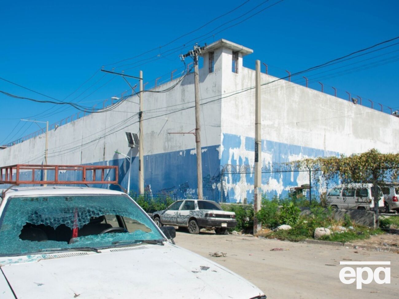 В Порт-о-Пренсе вооруженные банды напали на тюрьму