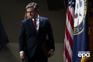 Источники CNN уточнили, что Джонсон еще не занял позицию по новому законопроекту и не брал на себя обязательства вынести его на голосование