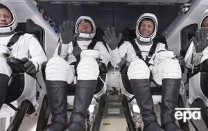 На борту корабля три американца и россиянин