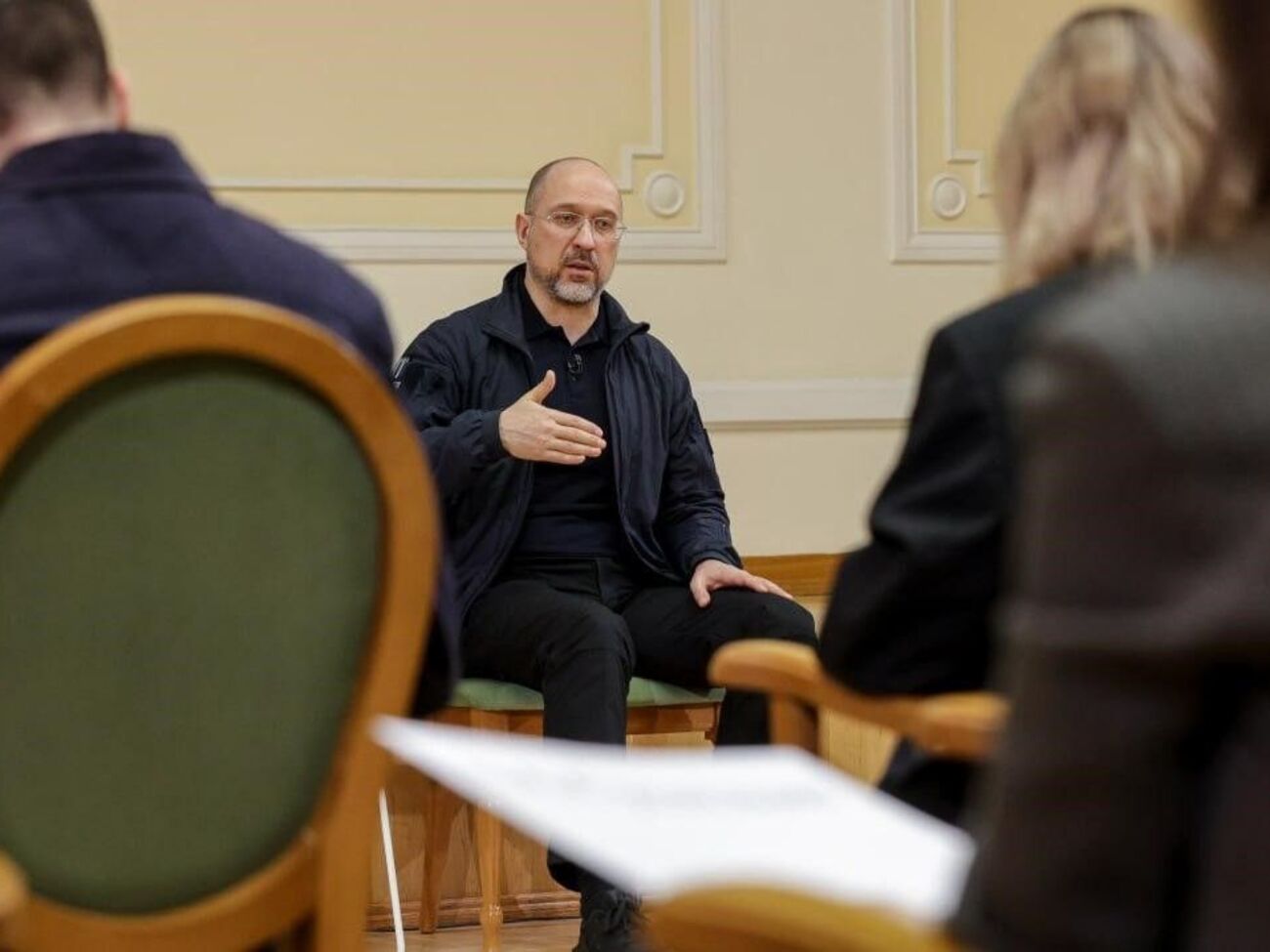 Соотношение работников и военных для обеспечения последних должно быть восемь к одному, отметил Шмыгаль