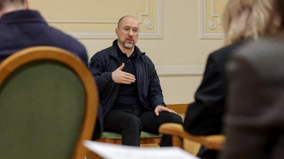 Співвідношення працівників і військових для забезпечення останніх має бути вісім до одного, зазначив Шмигаль