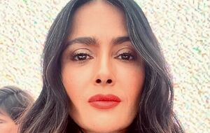 Хайек: Неделя моды в Париже всегда дает возможность сыграть разных персонажей в реальной жизни