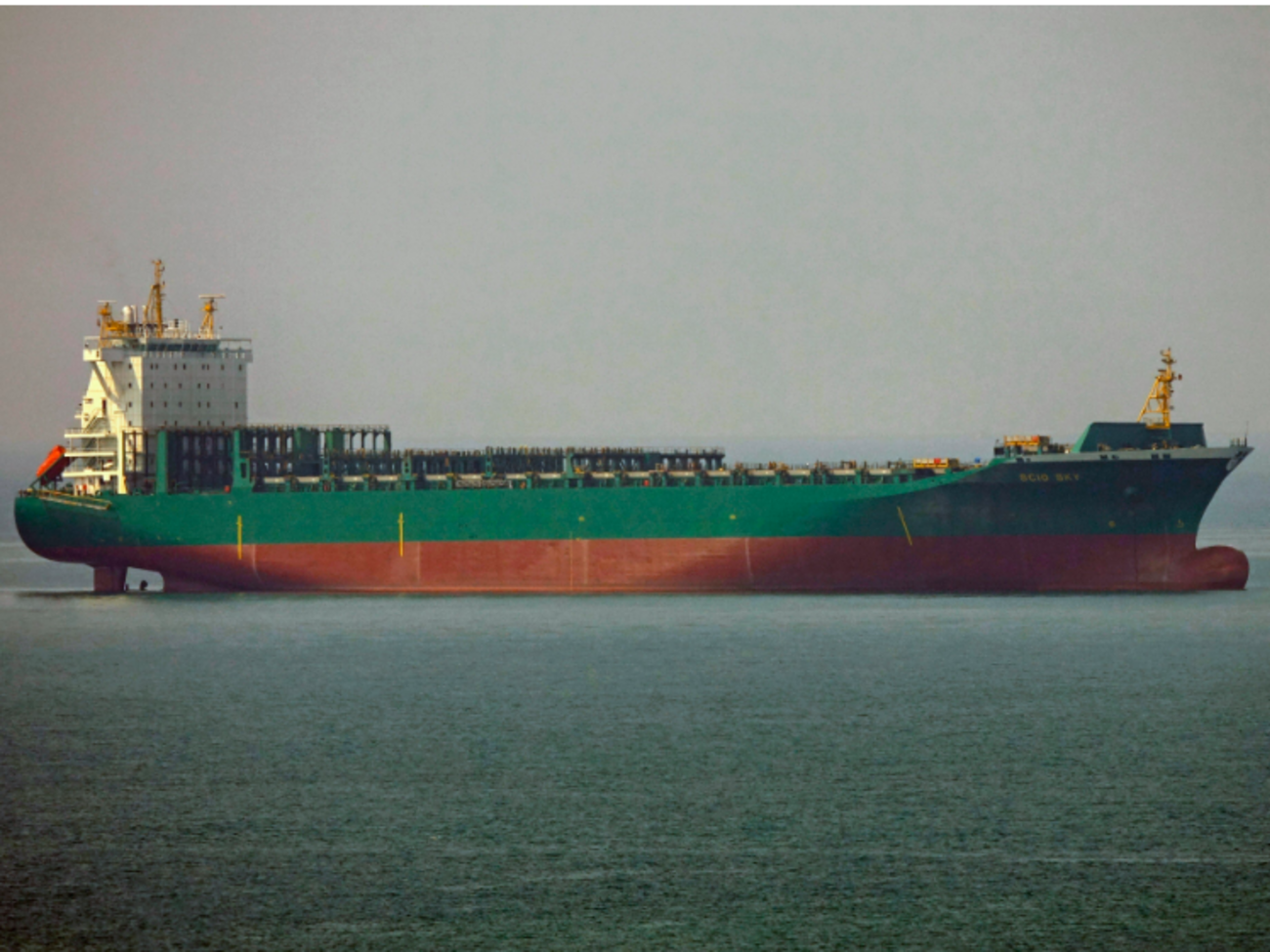 После попадания ракеты судно не запросило помощи