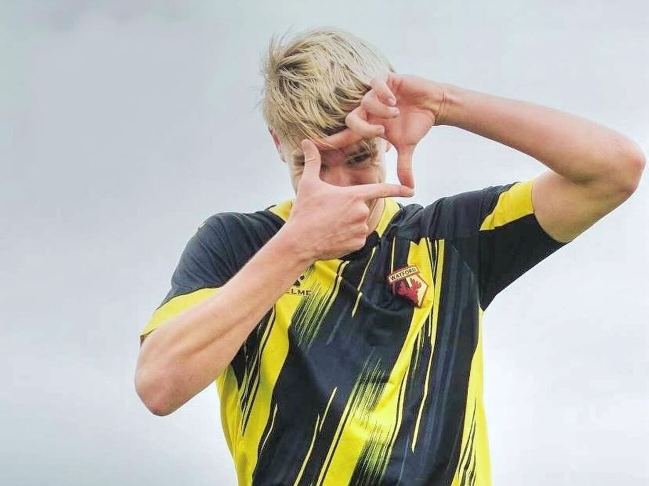 4 марта украинские СМИ сообщили, что Кристиан Шевченко получил украинский паспорт и стал гражданином Украины