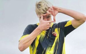 4 марта украинские СМИ сообщили, что Кристиан Шевченко получил украинский паспорт и стал гражданином Украины