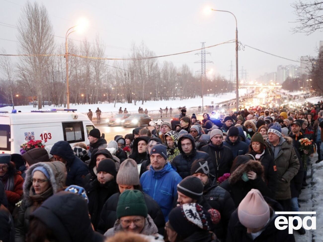 В Москве выслеживают по камерам людей, которые ходили на похороны Навального