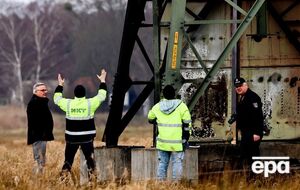 На заводе загорелась электроопора, вызвав значительное отключение электроэнергии в регионе вблизи завода