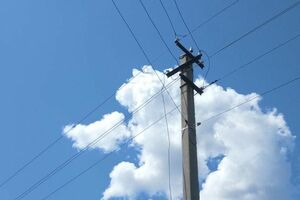 Несмотря на регулярные обстрелы двух регионов, энергетики продолжают прилагать максимальные усилия, чтобы быстро чинить поврежденные врагом энергообъекты, отметили в ДТЭК