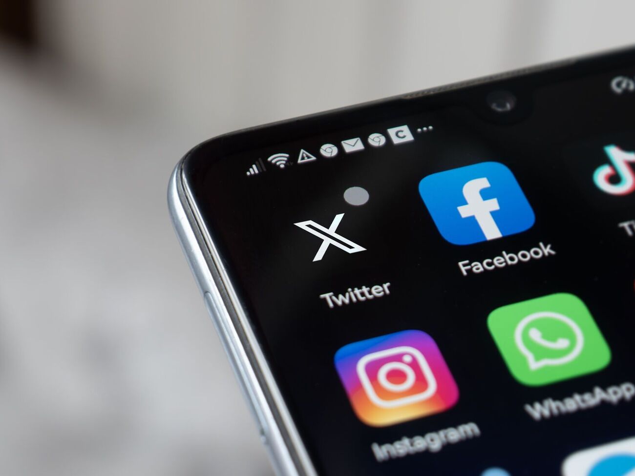 Причина сбоя в работе соцсетей пока что неизвестна