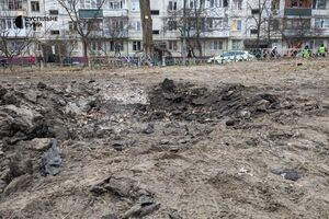 Вирва від вибуху в одному із дворів у Сумах