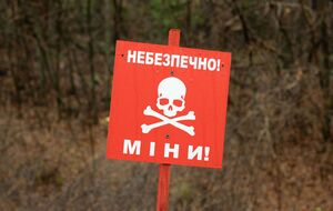Рятувальники наголошують, що в цьому районі досі залишається високий рівень мінної небезпеки і працюють сапери ДСНС
