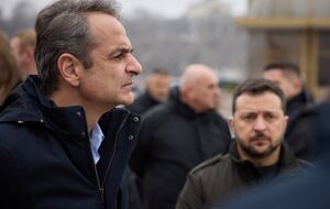 Взрыв российской ракеты недалеко от Мицотакиса, лидера страны – члена НАТО, подчеркивает опасность визитов в Украину и "потенциальные глобальные последствия" развязанной Россией войны, пишет СNN