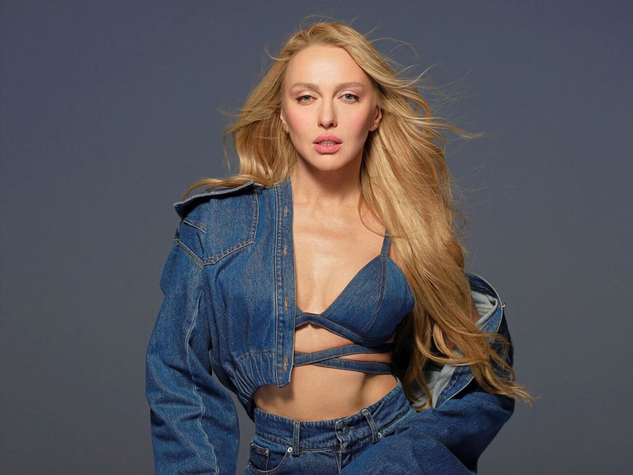 Шоу певицы состоит из двух частей – драматической и развлекательной