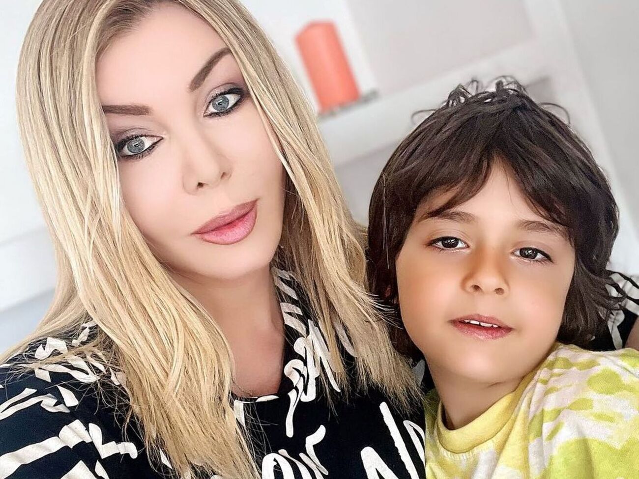 Табріз народився у грудні 2015 року. Дитину співачці народила сурогатна мати