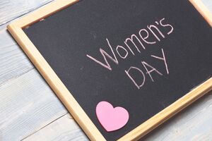 Отношение к 8 марта ухудшилось: его популярность за последние два года снизилась с 34% до 21%