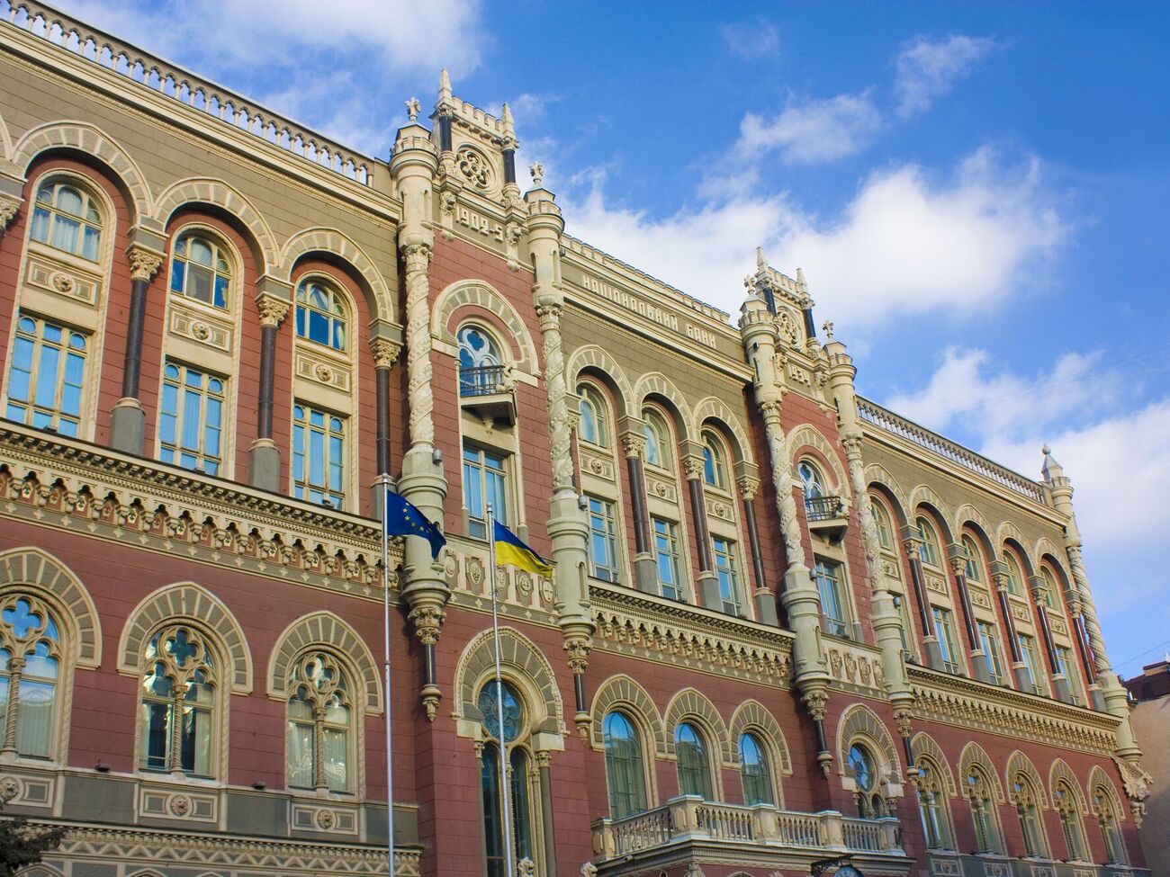 Поточний обсяг міжнародних резервів забезпечує фінансування 4,9 місяця майбутнього імпорту, зазначили в НБУ