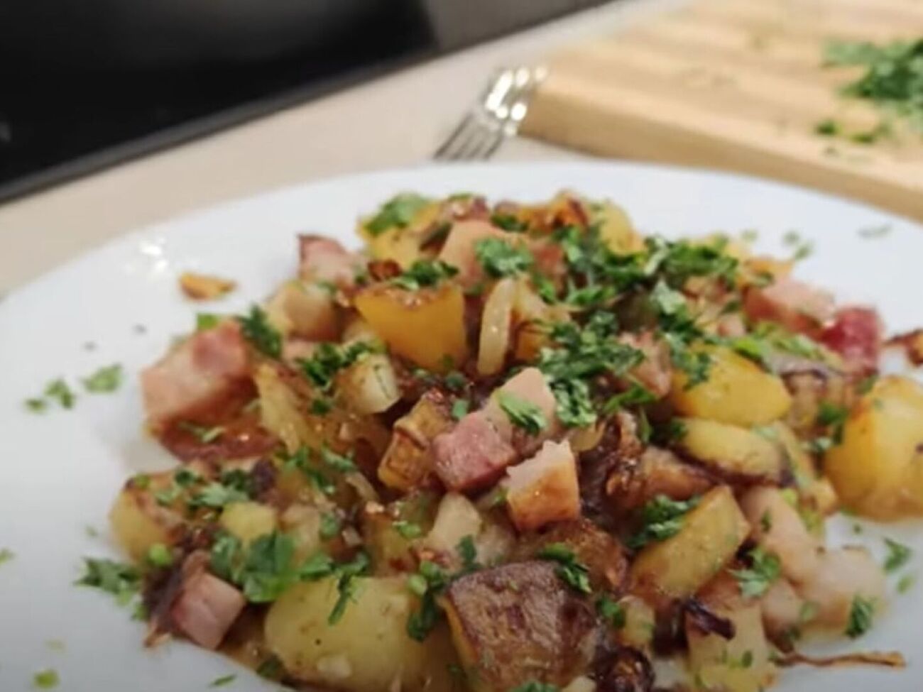 Блогер рекомендует жарить картофель кубиками