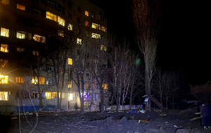 В Чугуеве в результате российского удара из С-300 поврежден девятиэтажный жилой дом, автовокзал, гостиница, магазины и автомобили