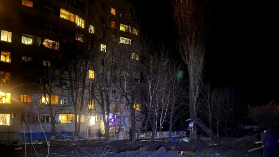 В Чугуеве в результате российского удара из С-300 поврежден девятиэтажный жилой дом, автовокзал, гостиница, магазины и автомобили