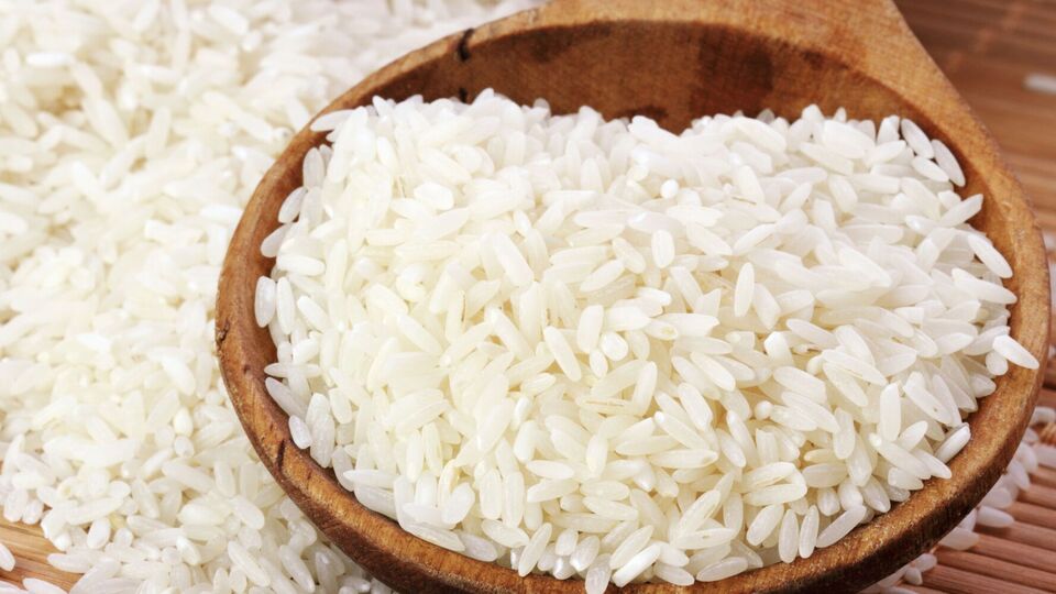 Рис может слипаться из-за большого количества крахмала