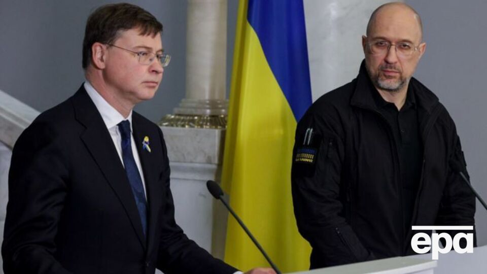 Домбровскіс розповів про графік надходження траншів Українї