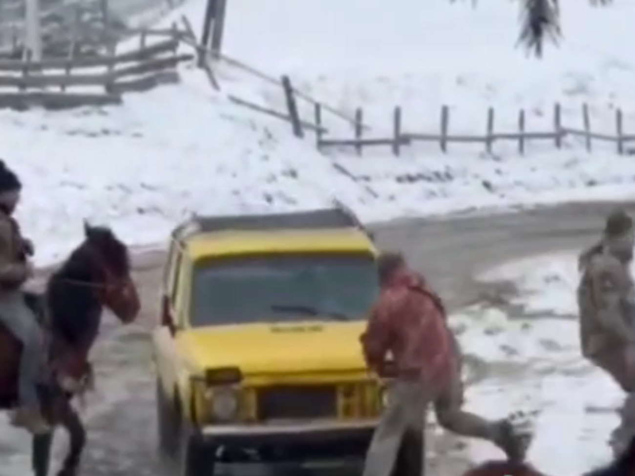 Местный сбил работника ТЦК в Черновицкой области, а потом ударил топором